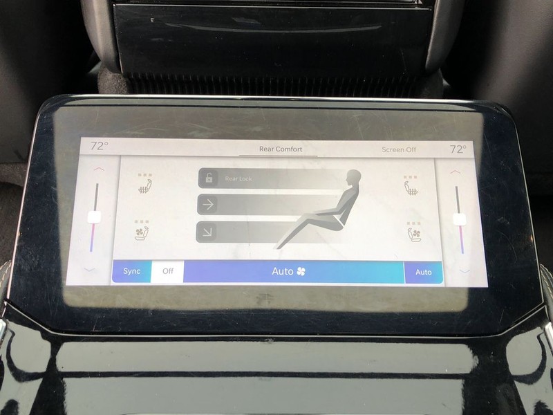 Jeep Grand Wagoneer L Vehicle Full-screen Gallery Image 18