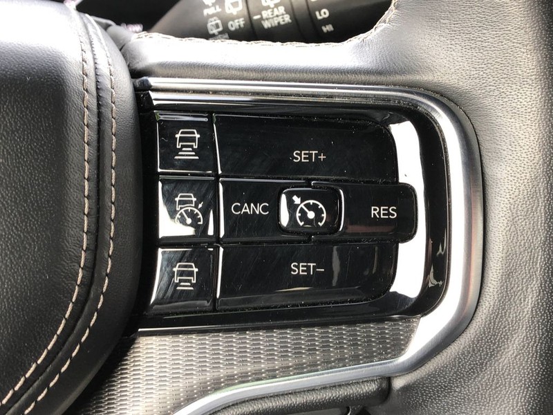 Jeep Grand Wagoneer L Vehicle Full-screen Gallery Image 19