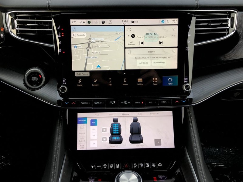 Jeep Grand Wagoneer L Vehicle Full-screen Gallery Image 22