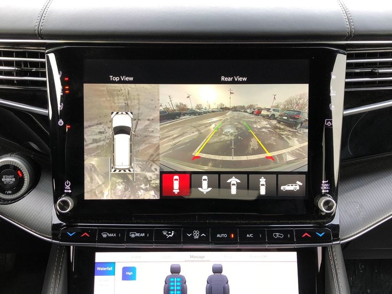 Jeep Grand Wagoneer L Vehicle Full-screen Gallery Image 24