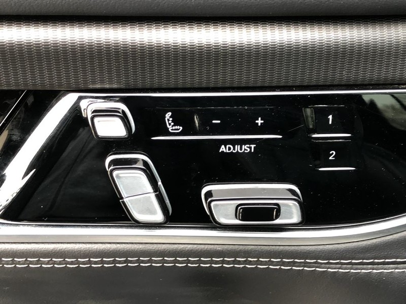 Jeep Grand Wagoneer L Vehicle Full-screen Gallery Image 29