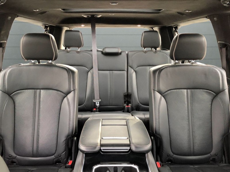 Jeep Grand Wagoneer L Vehicle Full-screen Gallery Image 30