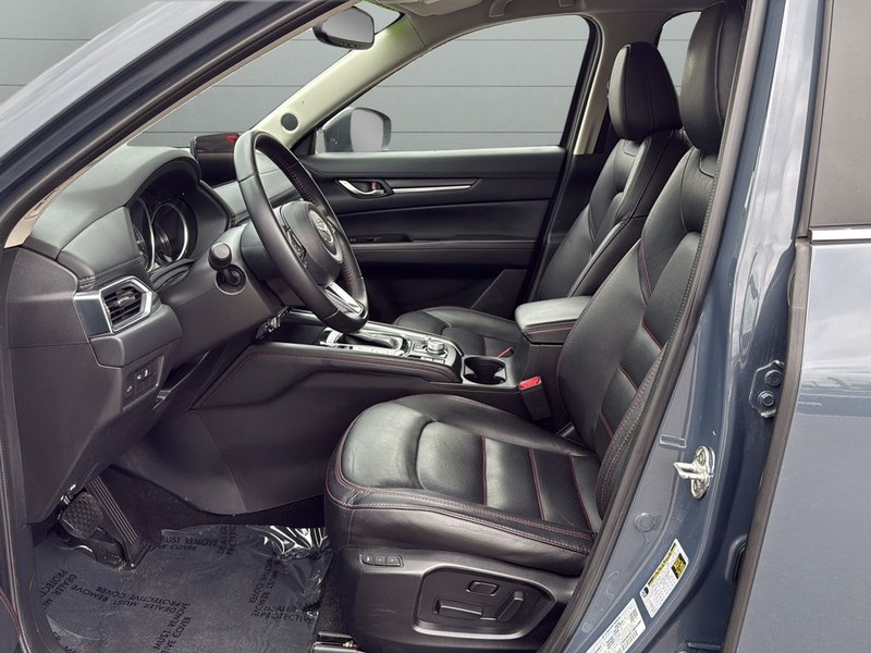 Mazda CX-5 Vehicle Full-screen Gallery Image 10