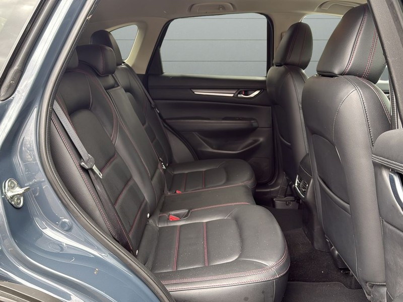 Mazda CX-5 Vehicle Full-screen Gallery Image 14