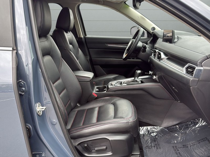 Mazda CX-5 Vehicle Full-screen Gallery Image 15