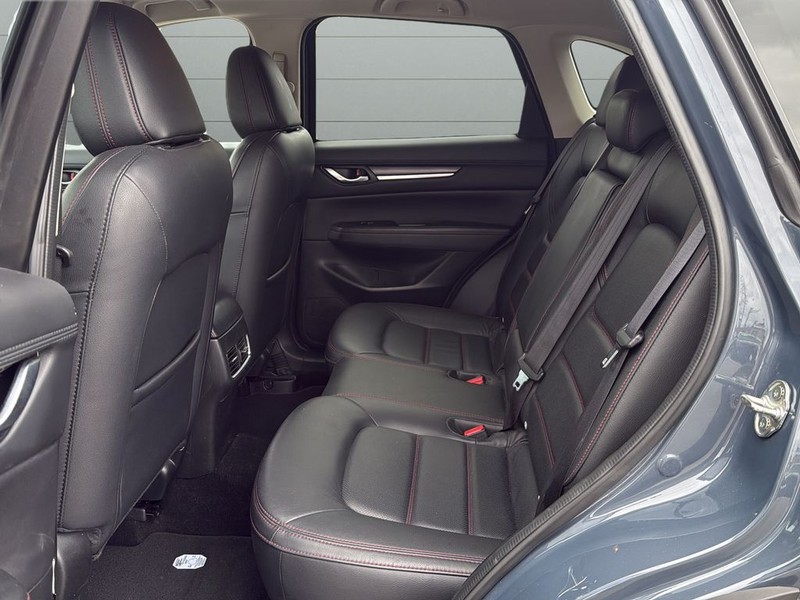 Mazda CX-5 Vehicle Full-screen Gallery Image 17