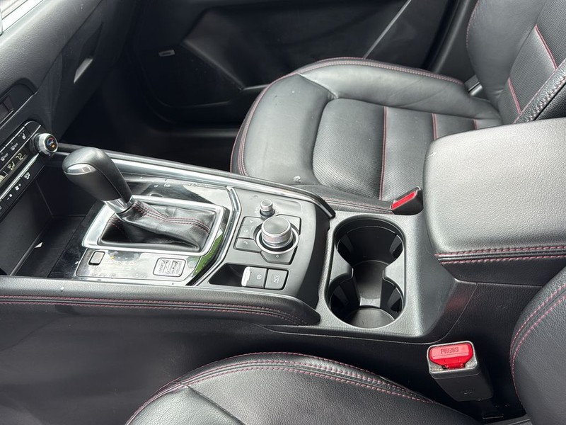 Mazda CX-5 Vehicle Full-screen Gallery Image 19