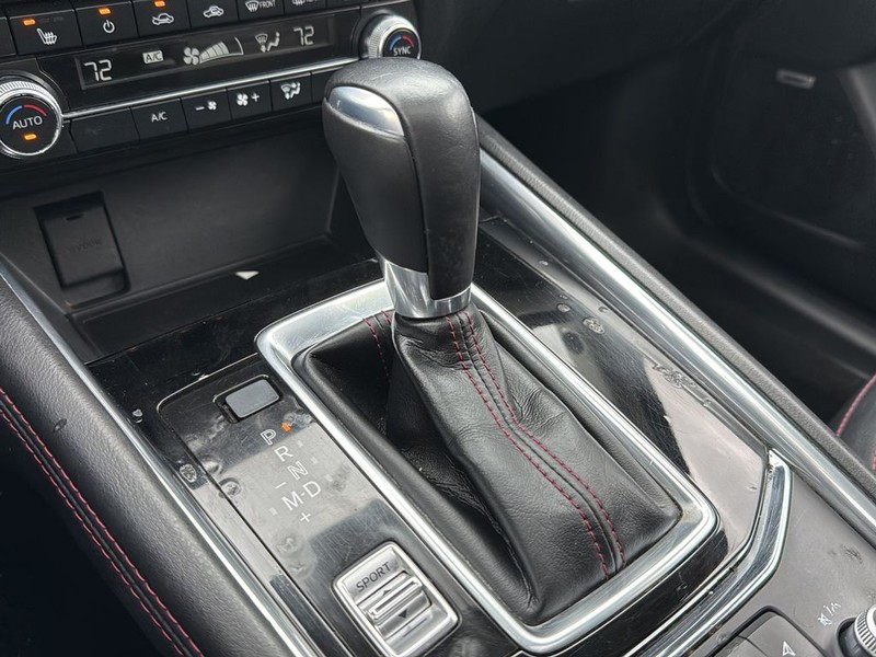 Mazda CX-5 Vehicle Full-screen Gallery Image 24