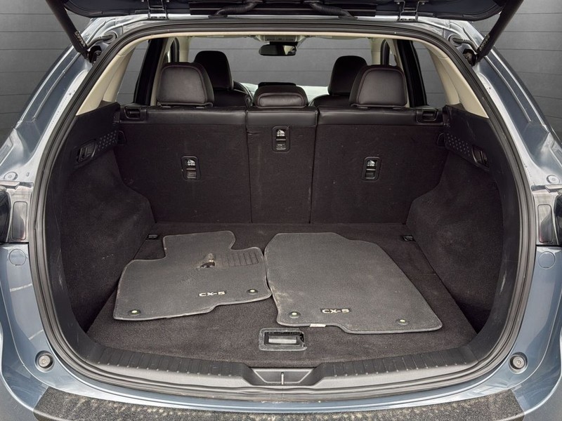 Mazda CX-5 Vehicle Full-screen Gallery Image 29