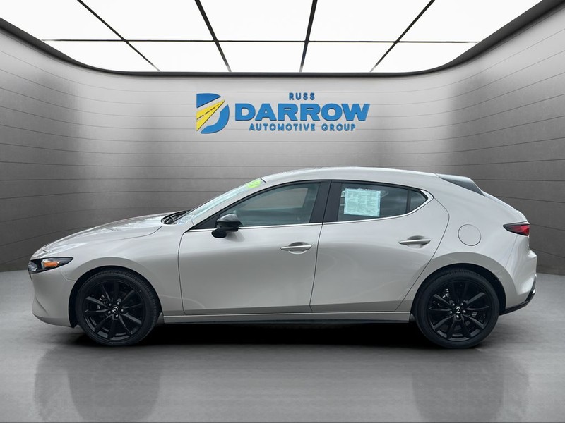 Mazda Mazda3 Hatchback Vehicle Full-screen Gallery Image 2