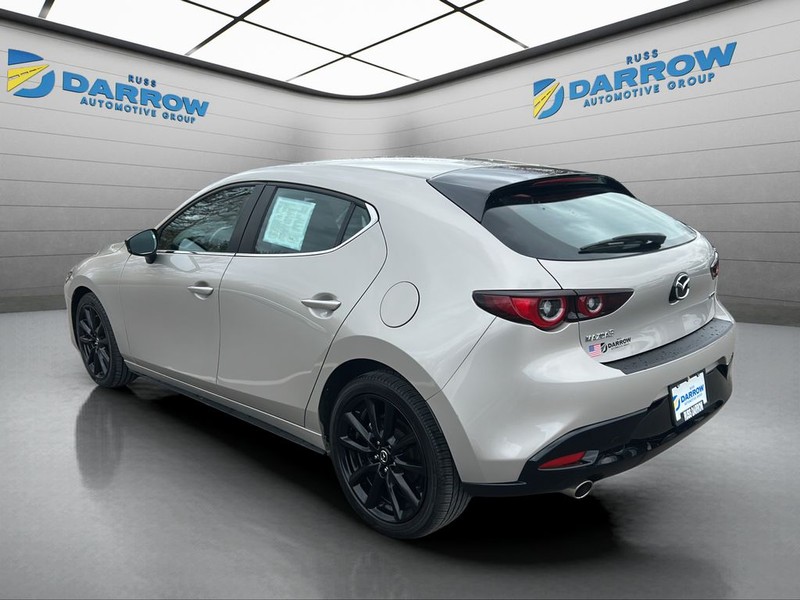 Mazda Mazda3 Hatchback Vehicle Full-screen Gallery Image 3