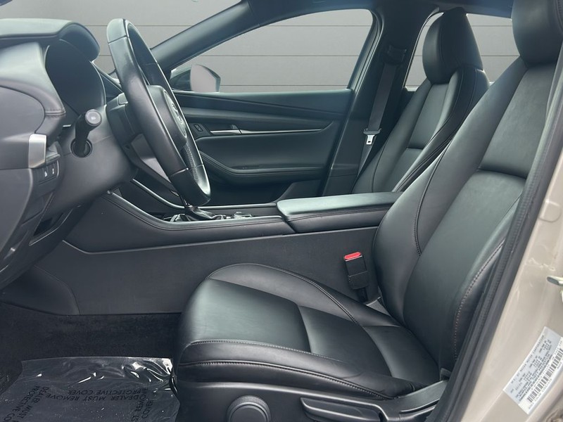 Mazda Mazda3 Hatchback Vehicle Full-screen Gallery Image 10