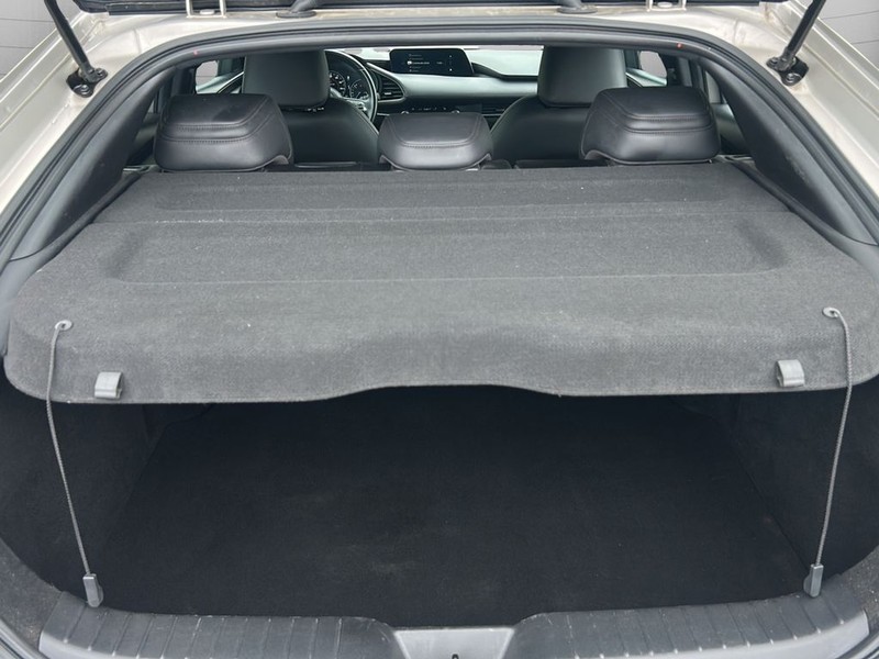 Mazda Mazda3 Hatchback Vehicle Full-screen Gallery Image 12