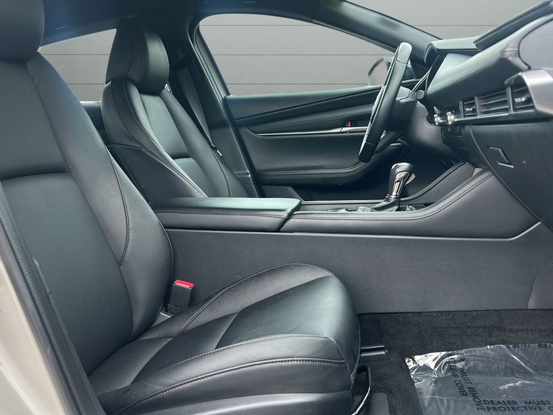 Mazda Mazda3 Hatchback Vehicle Full-screen Gallery Image 14