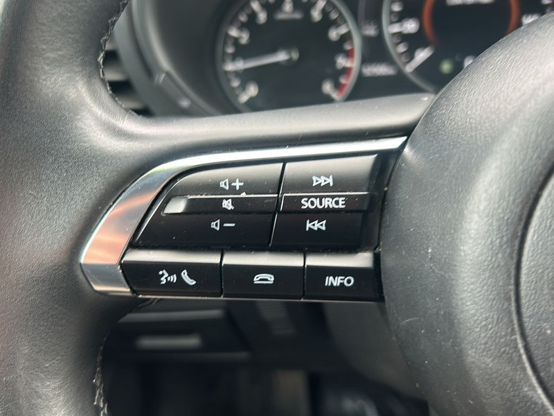 Mazda Mazda3 Hatchback Vehicle Full-screen Gallery Image 16