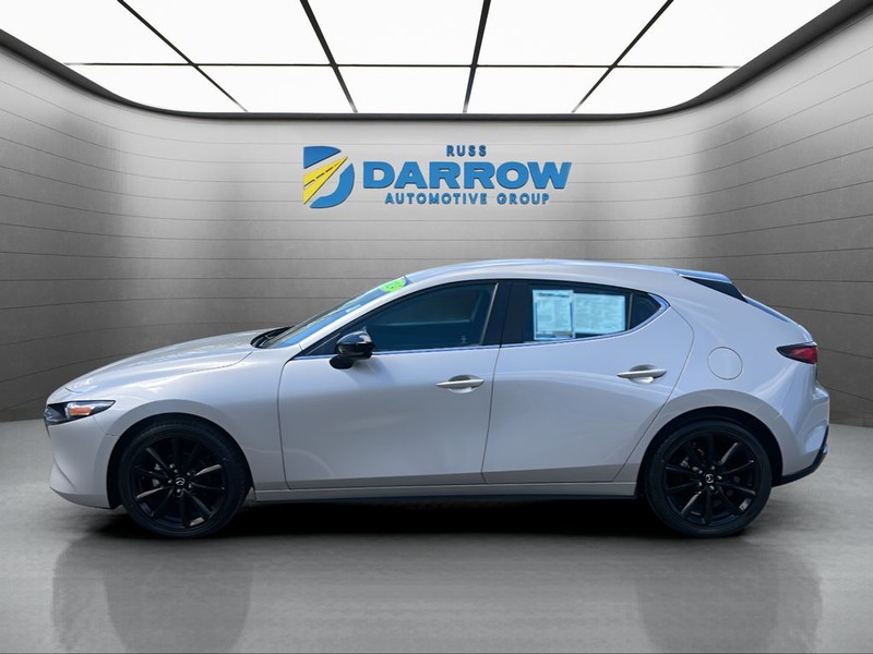 Mazda Mazda3 Hatchback Vehicle Full-screen Gallery Image 2