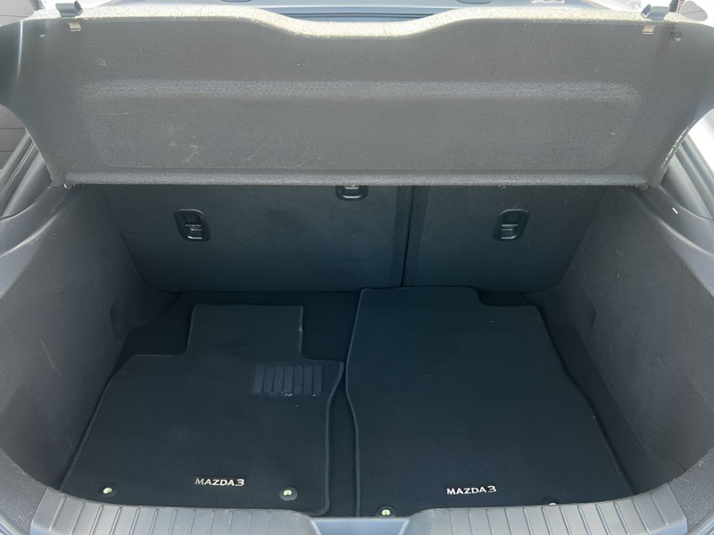Mazda Mazda3 Hatchback Vehicle Full-screen Gallery Image 12