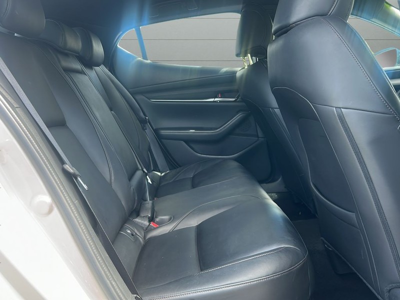 Mazda Mazda3 Hatchback Vehicle Full-screen Gallery Image 13