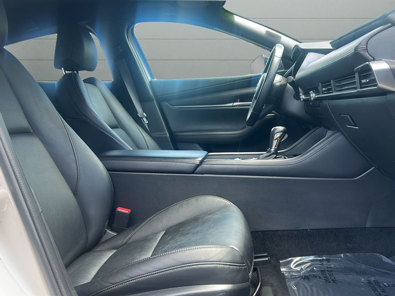 Mazda Mazda3 Hatchback Vehicle Full-screen Gallery Image 14