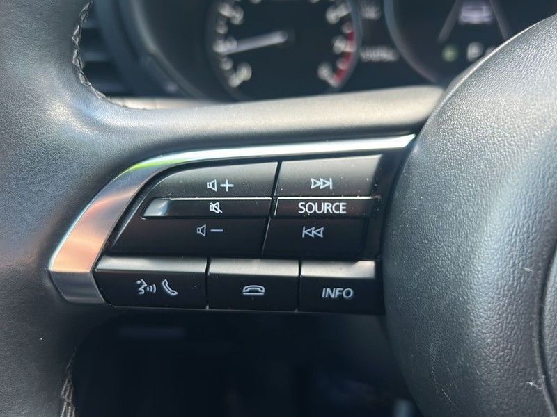 Mazda Mazda3 Hatchback Vehicle Full-screen Gallery Image 16
