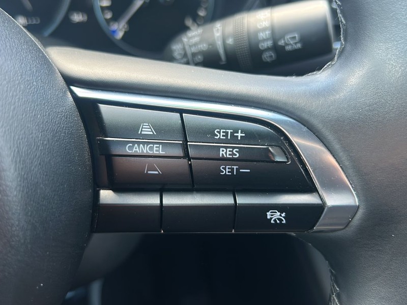 Mazda Mazda3 Hatchback Vehicle Full-screen Gallery Image 17