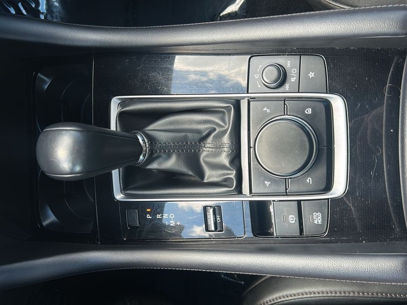 Mazda Mazda3 Hatchback Vehicle Full-screen Gallery Image 21