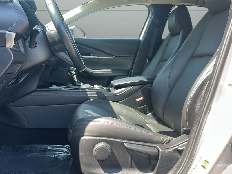 Mazda CX-30 Vehicle Full-screen Gallery Image 10