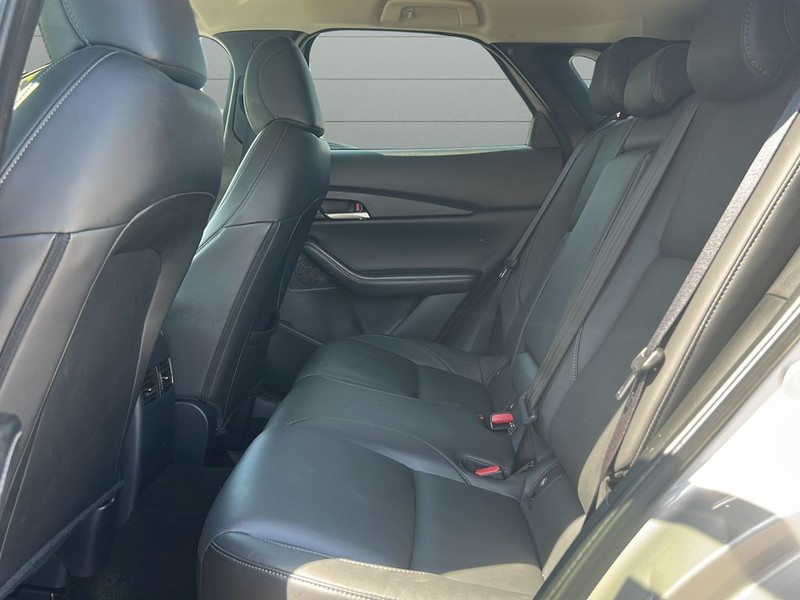 Mazda CX-30 Vehicle Full-screen Gallery Image 11