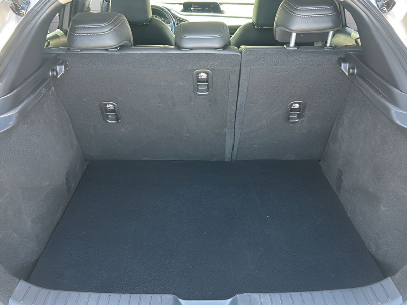 Mazda CX-30 Vehicle Full-screen Gallery Image 12