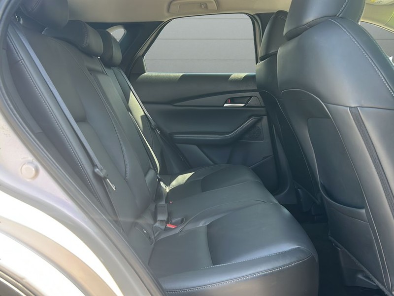 Mazda CX-30 Vehicle Full-screen Gallery Image 13