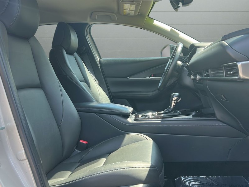 Mazda CX-30 Vehicle Full-screen Gallery Image 14