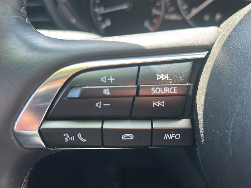 Mazda CX-30 Vehicle Full-screen Gallery Image 16