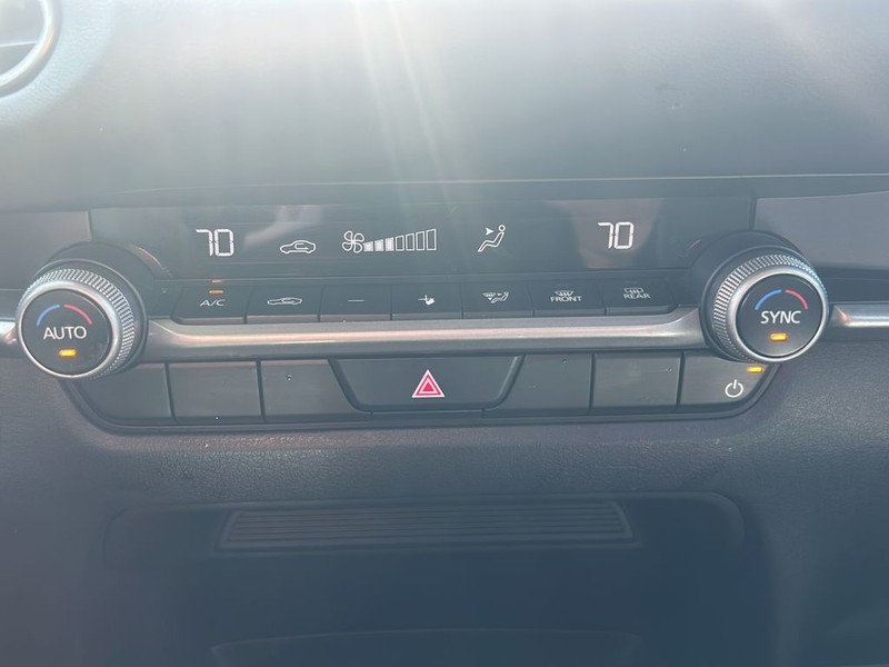 Mazda CX-30 Vehicle Full-screen Gallery Image 20