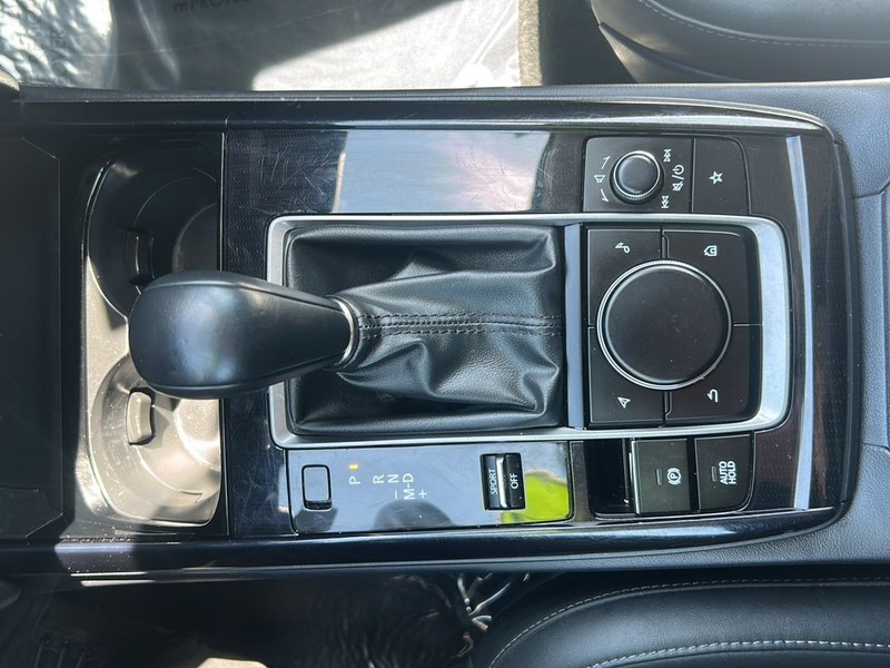 Mazda CX-30 Vehicle Full-screen Gallery Image 21