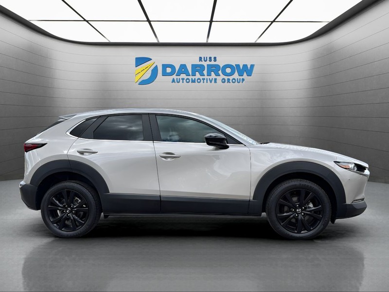 Mazda CX-30 Vehicle Full-screen Gallery Image 6