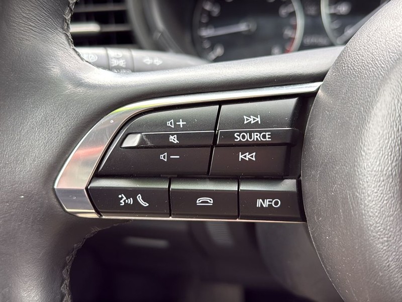Mazda CX-30 Vehicle Full-screen Gallery Image 9