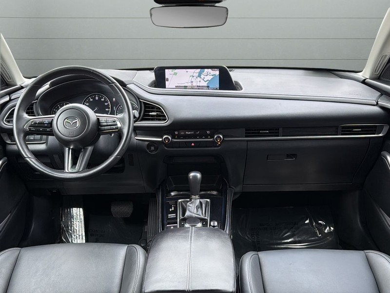 Mazda CX-30 Vehicle Full-screen Gallery Image 12