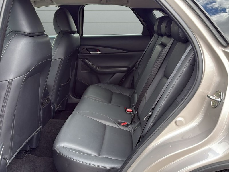 Mazda CX-30 Vehicle Full-screen Gallery Image 16
