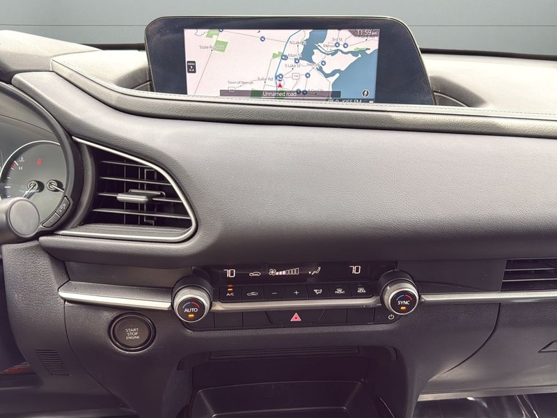 Mazda CX-30 Vehicle Full-screen Gallery Image 19
