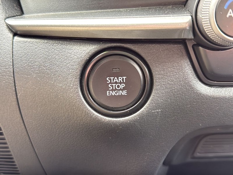 Mazda CX-30 Vehicle Full-screen Gallery Image 23