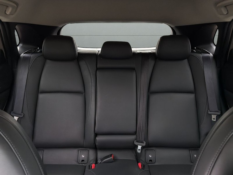 Mazda CX-30 Vehicle Full-screen Gallery Image 25