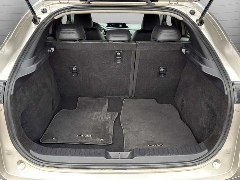 Mazda CX-30 Vehicle Full-screen Gallery Image 27