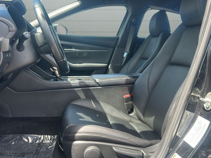 Mazda Mazda3 Hatchback Vehicle Full-screen Gallery Image 10
