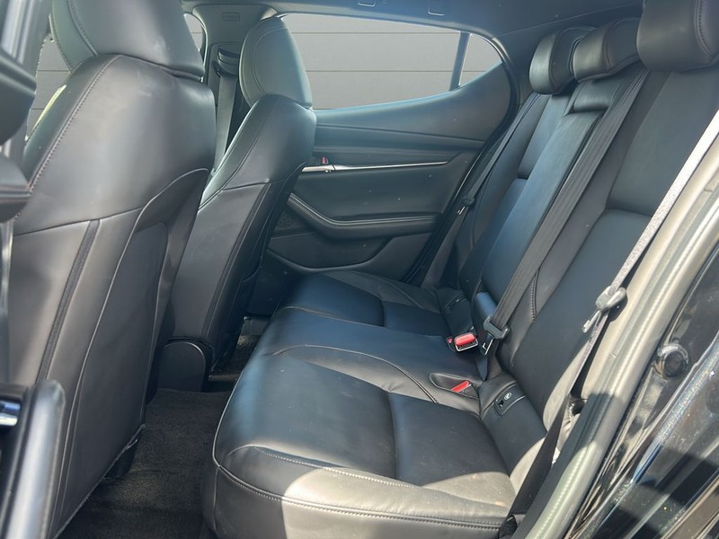 Mazda Mazda3 Hatchback Vehicle Full-screen Gallery Image 11