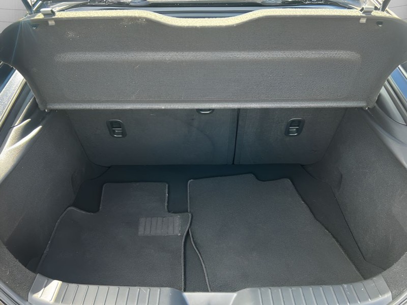 Mazda Mazda3 Hatchback Vehicle Full-screen Gallery Image 12