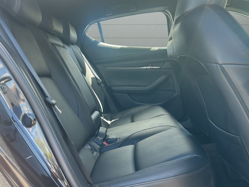 Mazda Mazda3 Hatchback Vehicle Full-screen Gallery Image 13