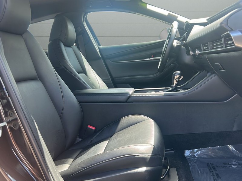 Mazda Mazda3 Hatchback Vehicle Full-screen Gallery Image 14