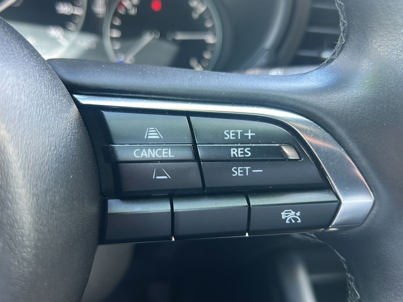 Mazda Mazda3 Hatchback Vehicle Full-screen Gallery Image 17