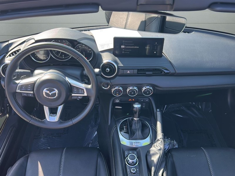 Mazda MX-5 Miata RF Vehicle Full-screen Gallery Image 12