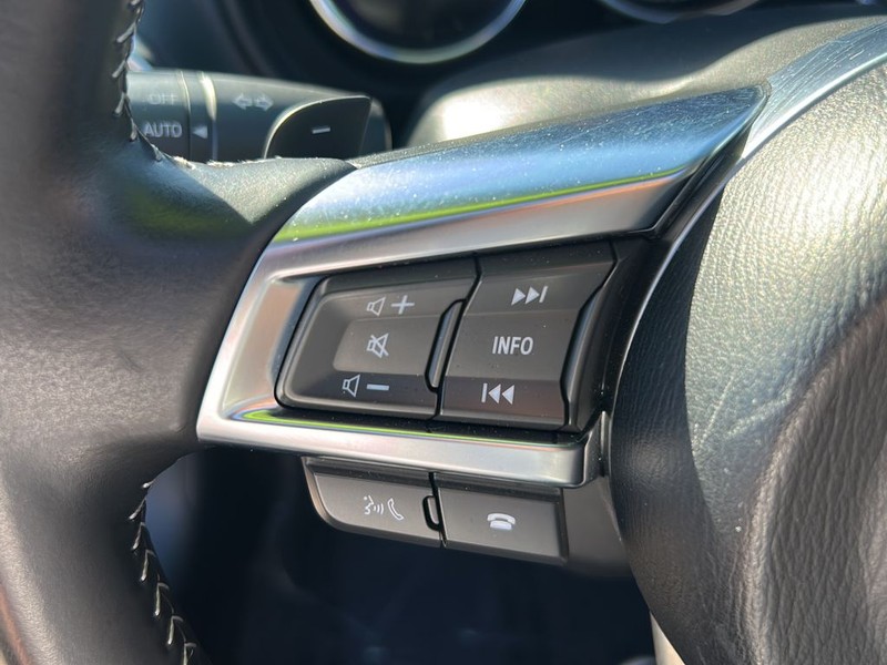 Mazda MX-5 Miata RF Vehicle Full-screen Gallery Image 13